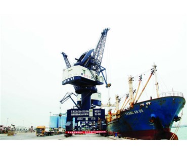 恒力PTA外贸首船从惠州港业码头装运出发